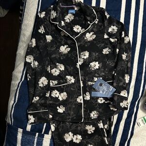 Simply Vera Vera Wang Floral Black and White 2 pc Pajama Set Sz XS, NWT